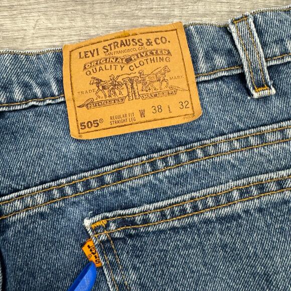 Vintage Levi’s 505 Orange Tab Medium Wash Jeans Made in the USA Size 38”X31.5” - Picture 4 of 6